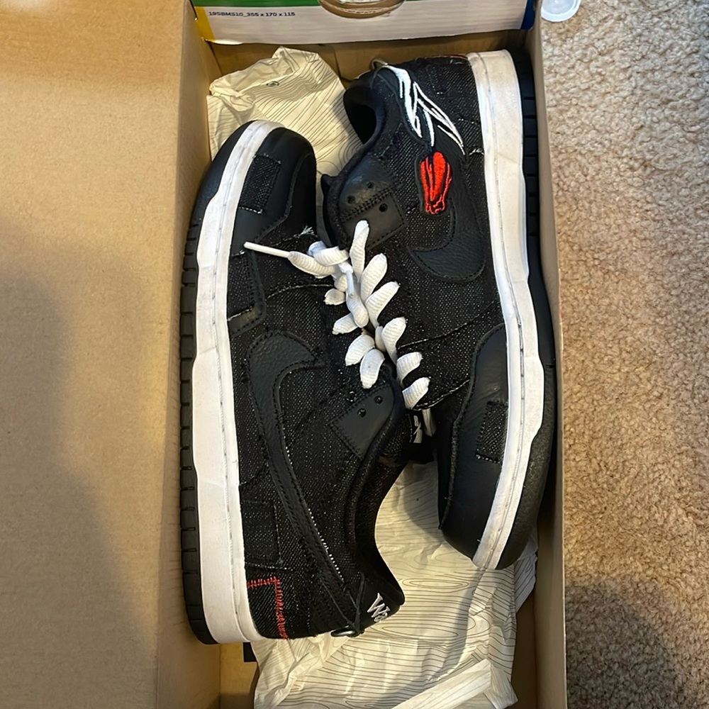 Wasted youth Nike sb dunks , look brand new only worn a few time .